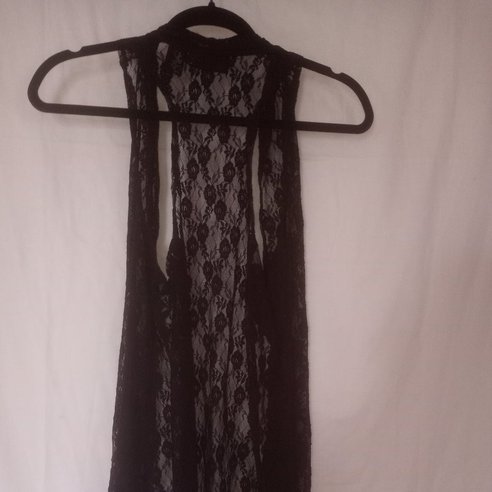 Licorice Black Lace Vest - Picture 2 of 4